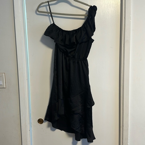 NWT: AX Paris single  shoulder asymmetrical black ruffle dress size 10 - Picture 2 of 7